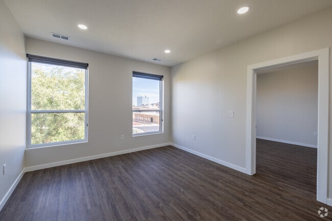 2BR, 2BA - 957SF - Living Room