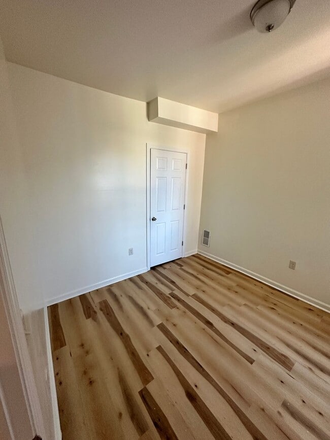 Photo - 1211 W Poplar St