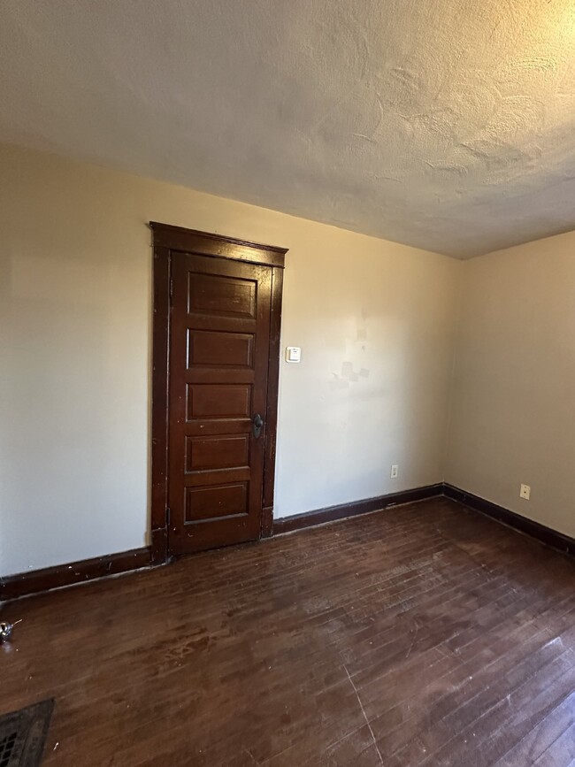 Photo - 320 1/2 Highland Ave. Upper Apartment