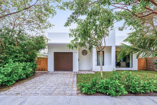 Photo - 530 NE 68th St