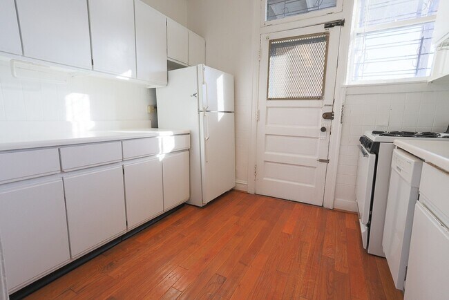 Photo - 621 W Cornelia Ave Unit J01P