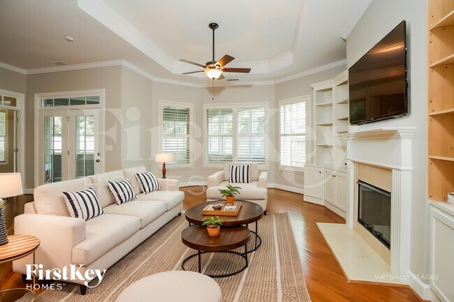 207 Hickory Nut Ln