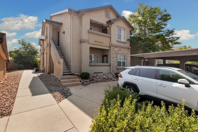 Building Photo - Updated 2-Bed, 2-Bath Condo Just 15 Minute... Unit #201