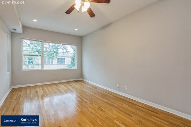 Photo - 3818 W Ainslie St