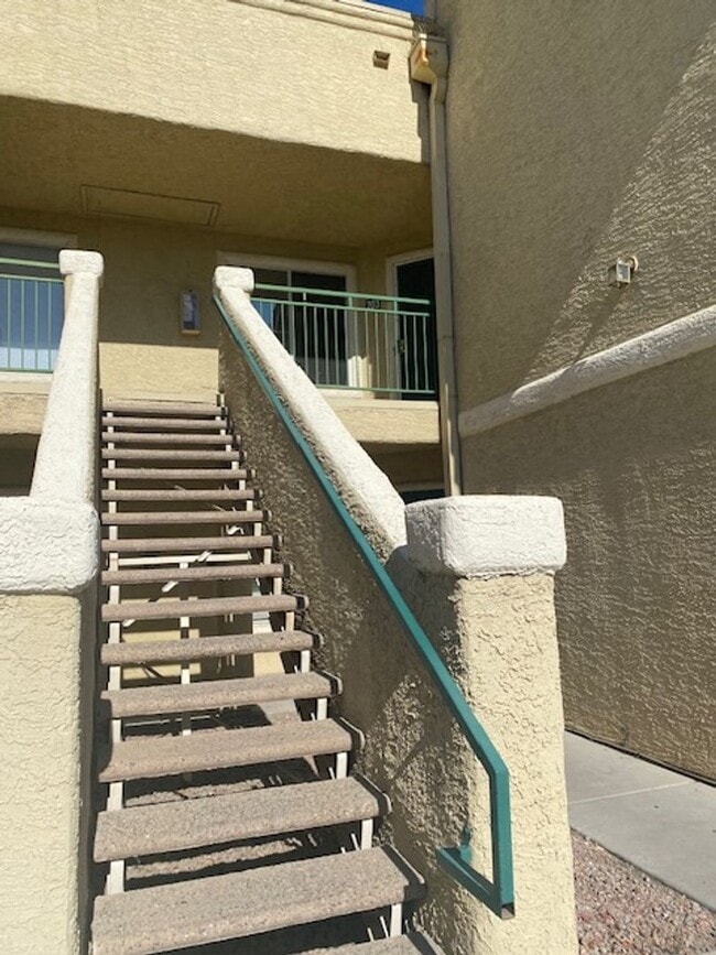 Building Photo - Very Nice Second Floor Condo!!! Unit 203