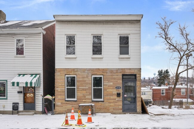 Photo - 3 bedroom 2 bath - newly updated, central air, GREAT LOCATION