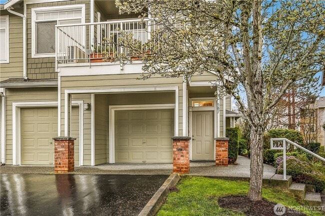 Building Photo - Sammamish 2 Bed 2 Bath
