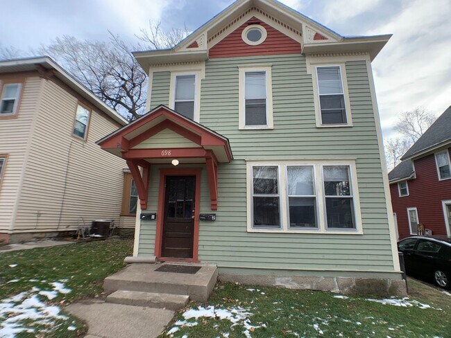 Building Photo - 698 Conway St Unit Upper