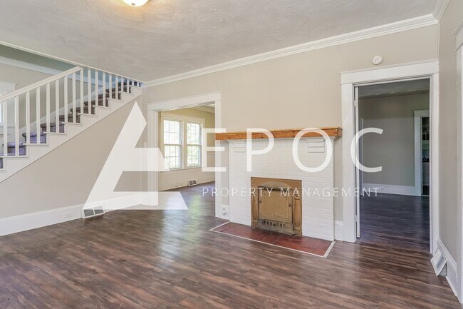 Photo - 125 E Devonshire St