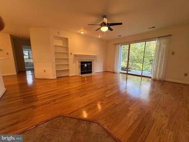 Building Photo - 13613 Sir Thomas Way Unit 12
