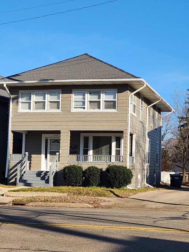 Building Photo - 1527 Niles Ave Unit Lower