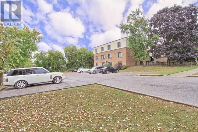 Photo - 136 Scanlon Ave Unité 12