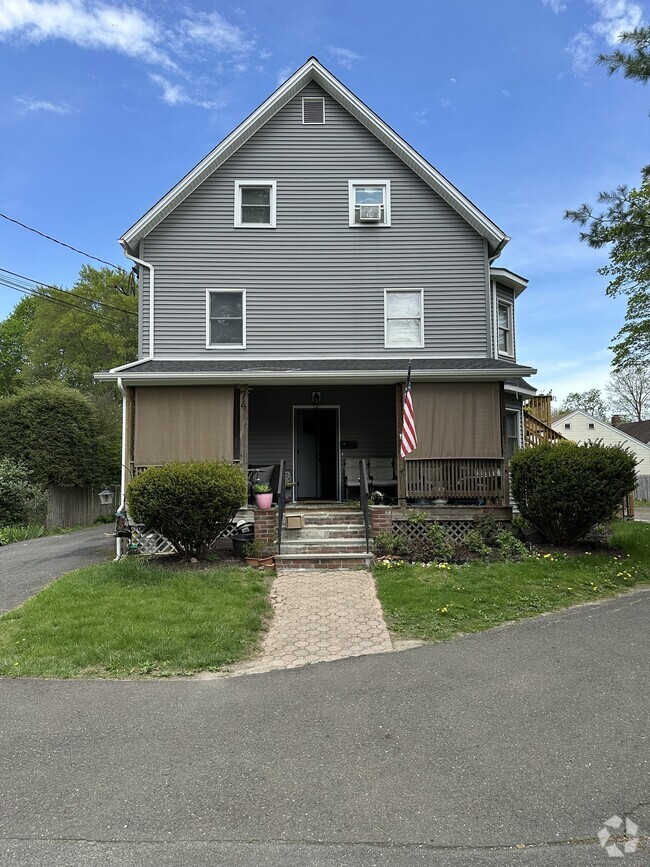 Building Photo - 74 Grassy Plain St Rental