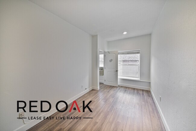 Photo - ~1 Month FREE~ Fantastic, Modern One Bedro... Unidad 205