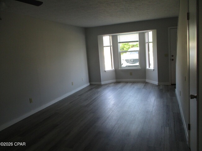 Building Photo - 1220 Stephen Dr