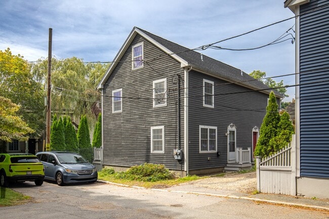 12 Woodbury Ct