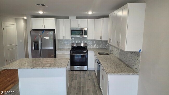 465 Hawthorne Ave Unit 1