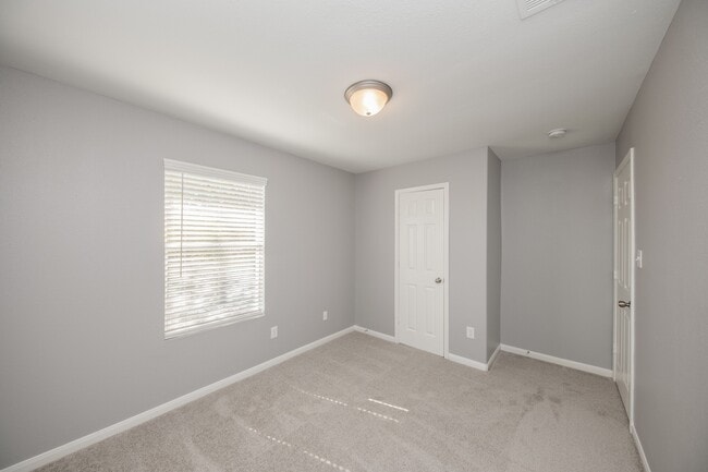 Building Photo - 1631 Dove Run