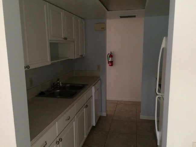 Sunset Apartments - Sunset Apartments