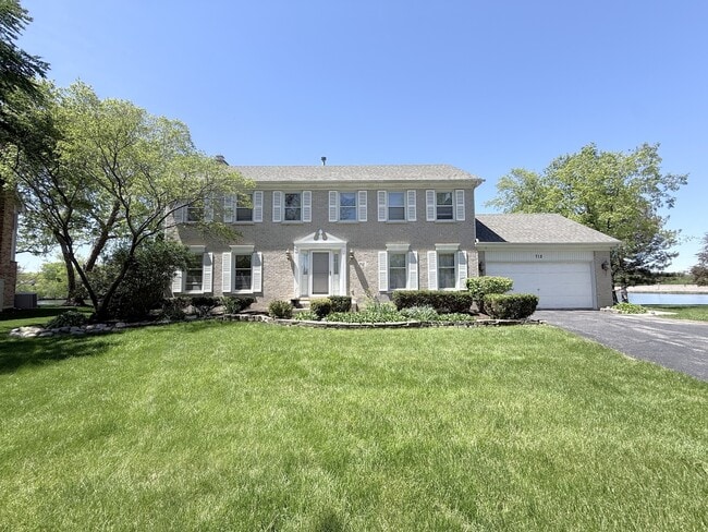 Building Photo - 712 N Victoria Dr