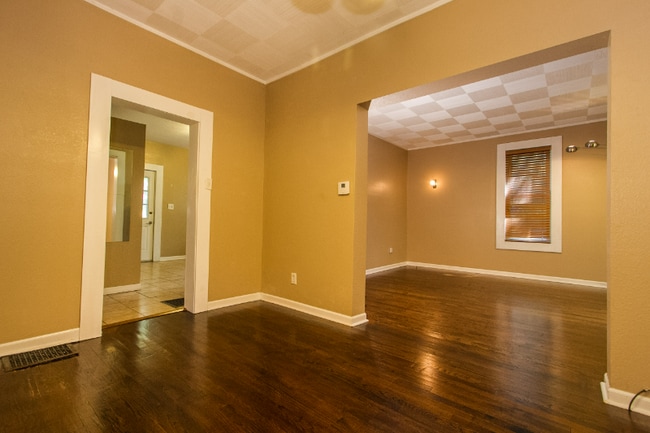 Photo - 571 Angella St