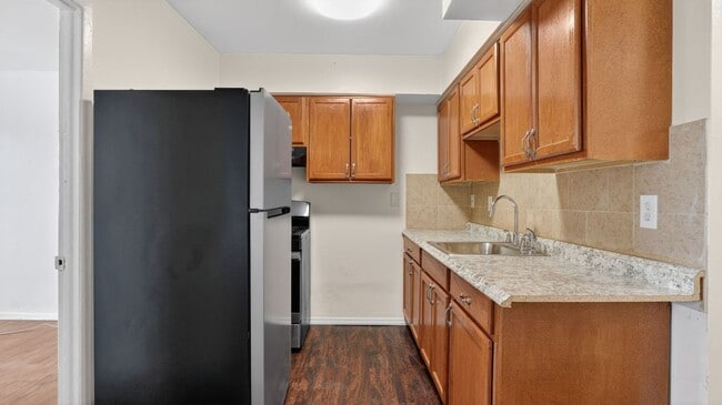 Photo - 1102 E 233rd St