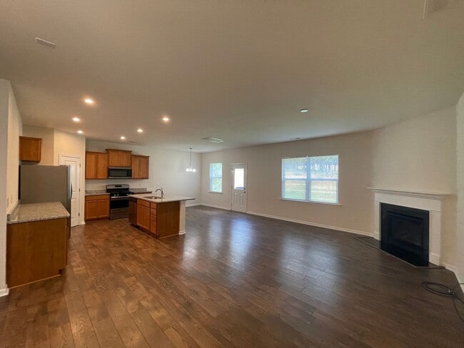 Photo - 4BR/3BA Home with Bedroom and Full Bath Do...