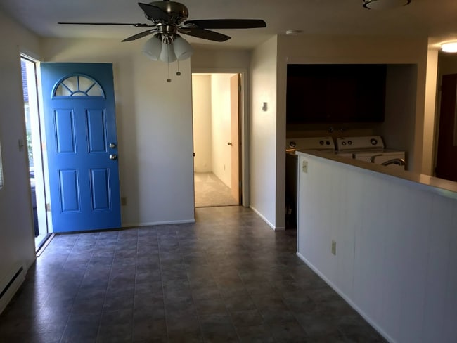 Building Photo - 705 Anna St