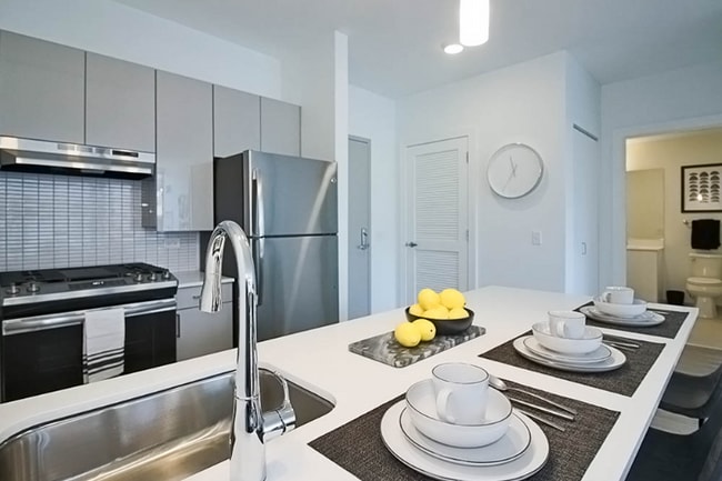 Building Photo - 925 W Van Buren St Rental