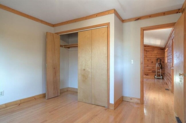 Photo - 550 Colhoun| Move In Ready!