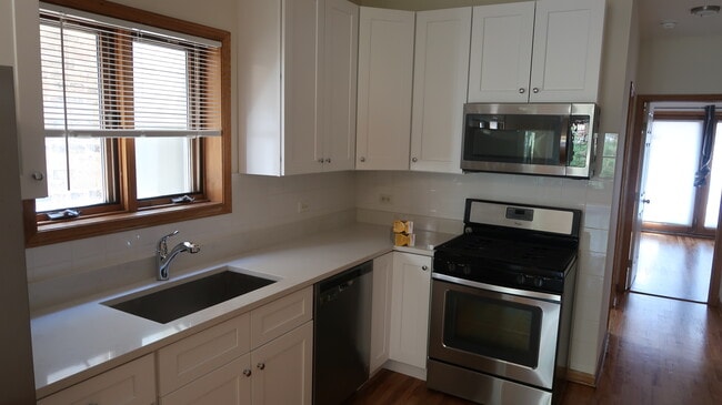 Photo - 1430 N Bosworth Ave Unit 2