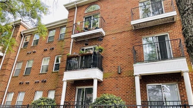 Photo - Ghent on the Square