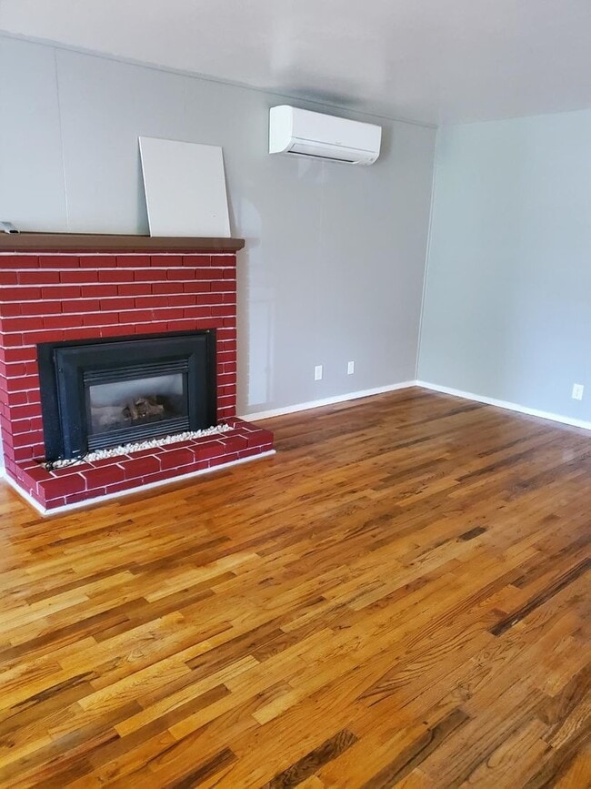 Building Photo - 1605 Valerie Way