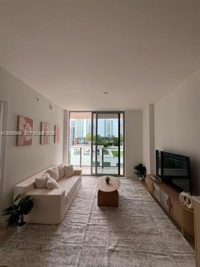 Photo - 90 NE 32nd St