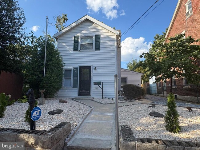 Building Photo - 419 Walnut St Rental