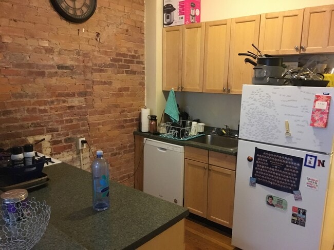 Building Photo - 7 Symphony Rd Unit 1T