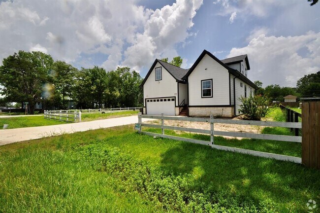Building Photo - 111 Big Deer Dr Rental