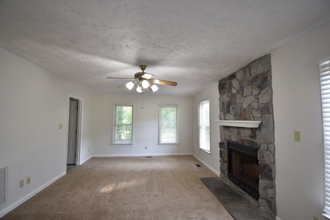 202 Cobblestone Ct