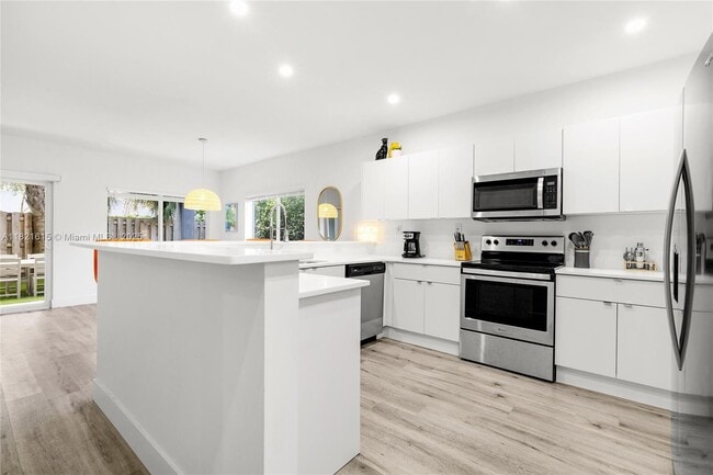 Building Photo - 1123 NE 23rd Ter Rental