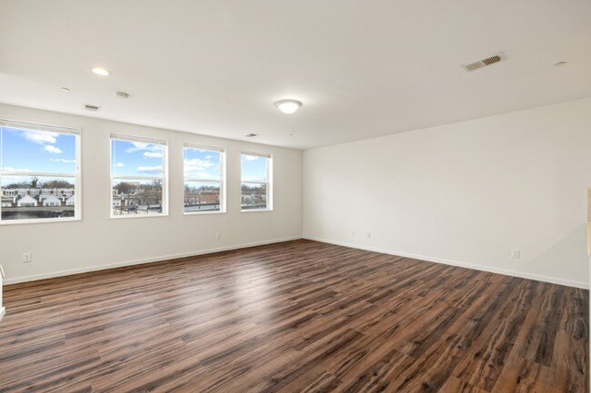 Photo - 820 N 48th St Unidad 142B