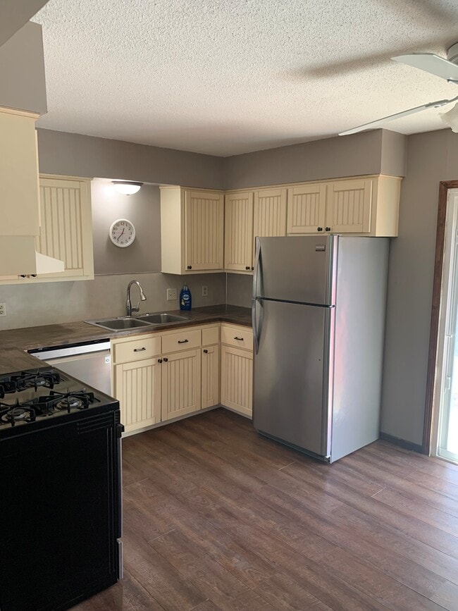 Photo - 5693 Roseworth Ct SE