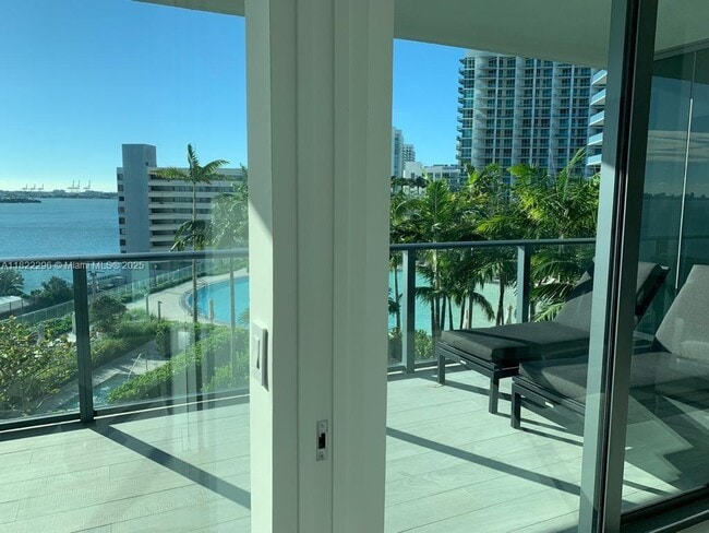 Photo - 650 NE 32nd St Unidad 705 Rental