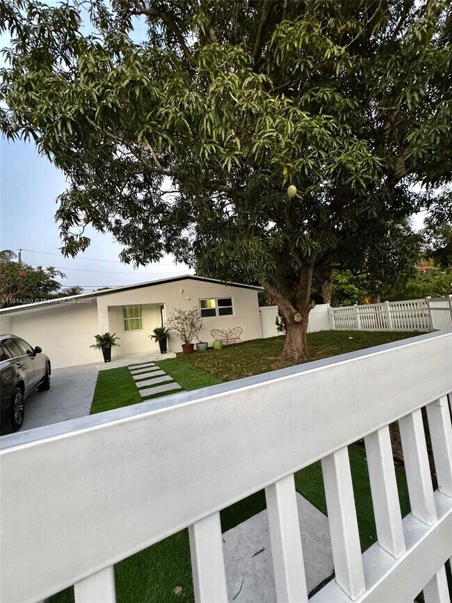 Building Photo - 1800 NW 7th Ave Rental