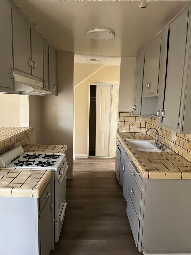 Photo - 221 W Tujunga Ave