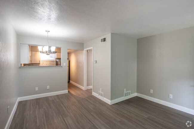 2Br, 1BA - 754 ft²