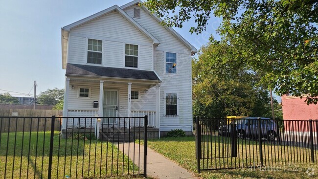 Building Photo - Spacious Old West End Home for Rent