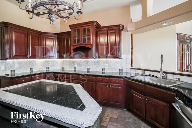 Photo - 17100 Holly Burn Cir