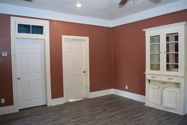 Photo - 815 6th Ave N