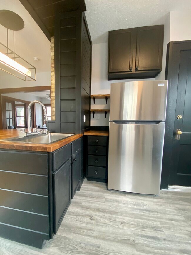 Photo - 780 Curfew St