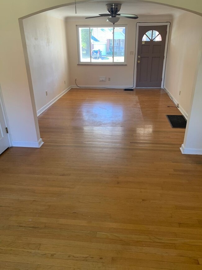 Photo - Lovely Ranch Home with Hardwood Floors and Finished Basement in Silverton